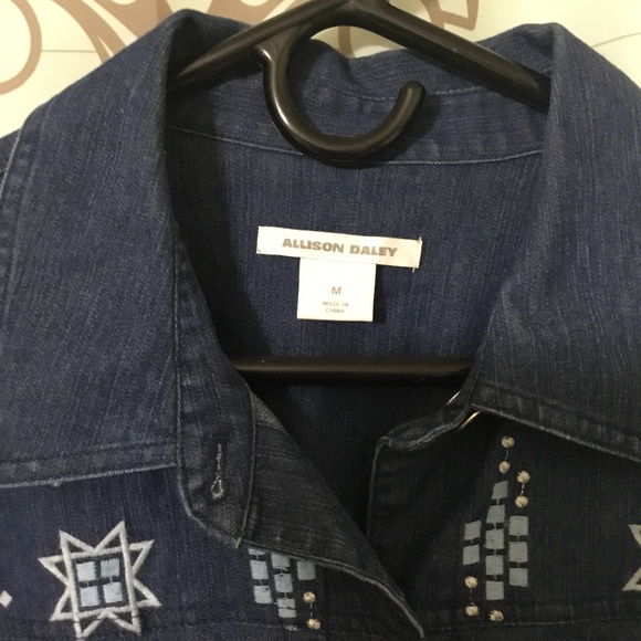 Allison Daley ~ Indigo Denim Jean Jacket Embroidered ~ Size Medium - Picture 4 of 7